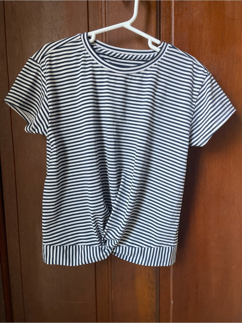 Vineyard Vines girls extra small 5-6 short sleeve white / blue striped top